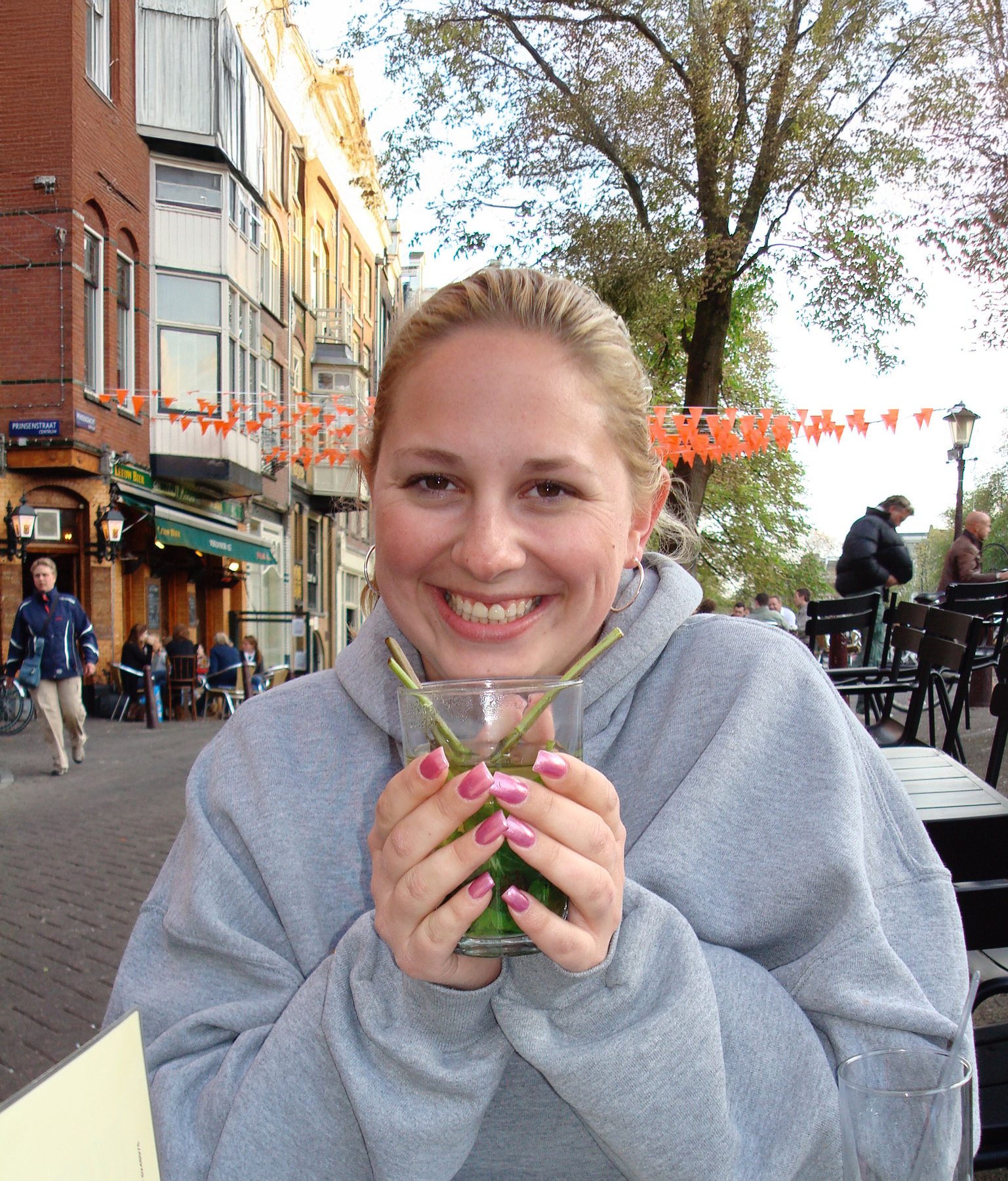 Laura in the Jordaan drinking mint tea
